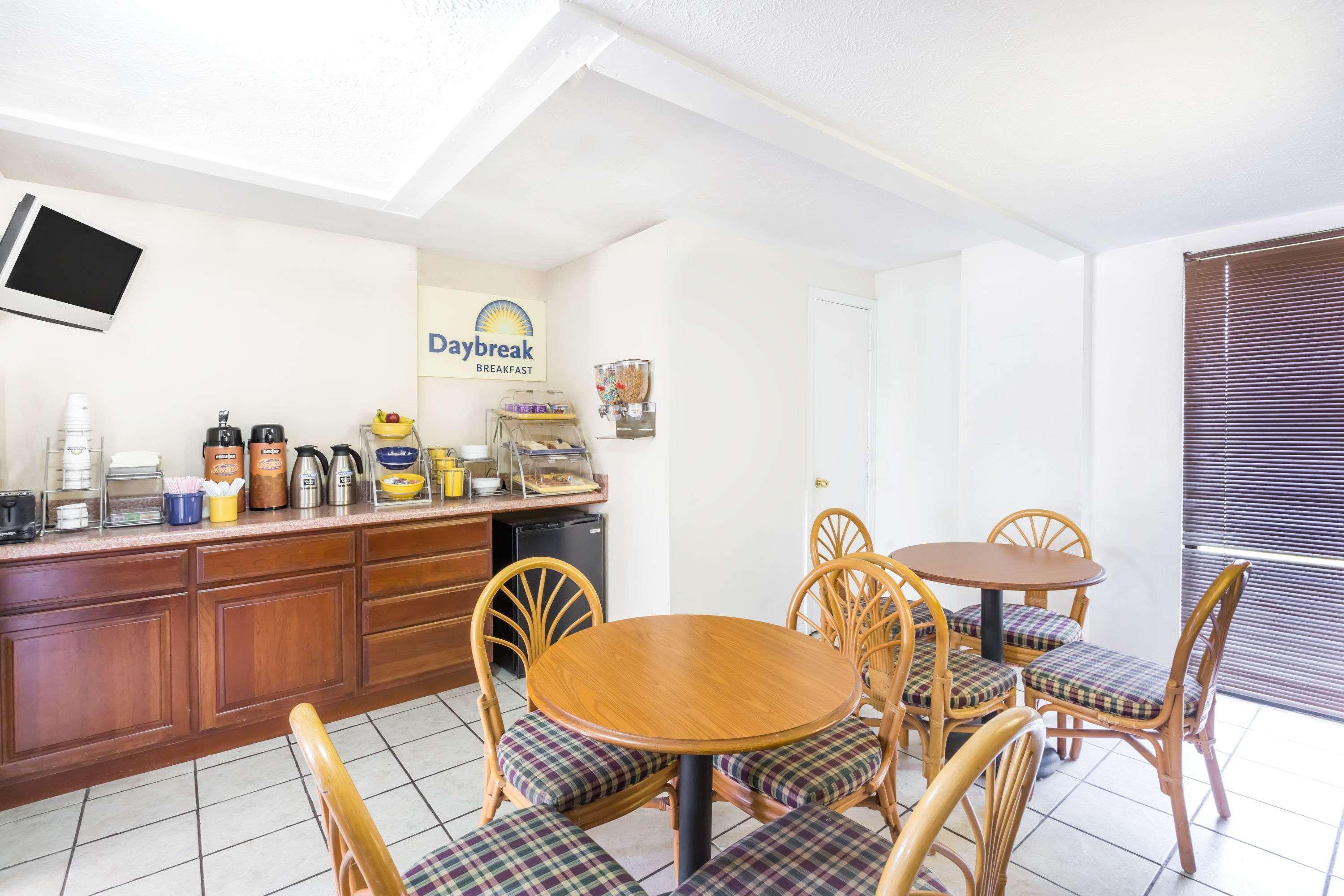 Days Inn By Wyndham Литл-Ривер Экстерьер фото